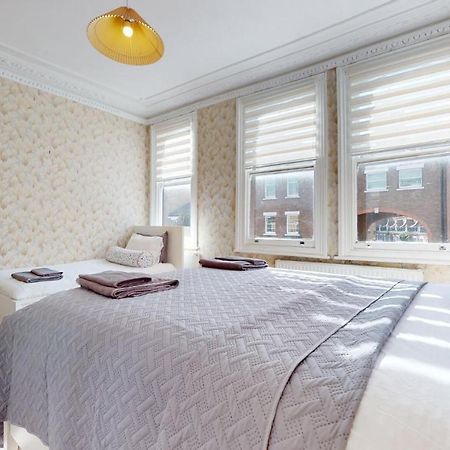 Cheerful 4 Bedroom Victorian House With Back Courtyard Londen Buitenkant foto