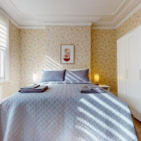 Cheerful 4 Bedroom Victorian House With Back Courtyard Londen Buitenkant foto