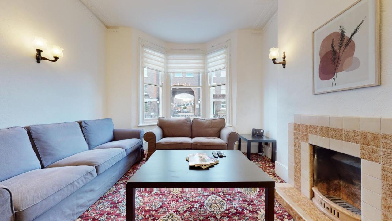 Cheerful 4 Bedroom Victorian House With Back Courtyard Londen Buitenkant foto