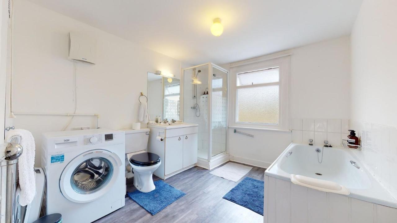 Cheerful 4 Bedroom Victorian House With Back Courtyard Londen Buitenkant foto