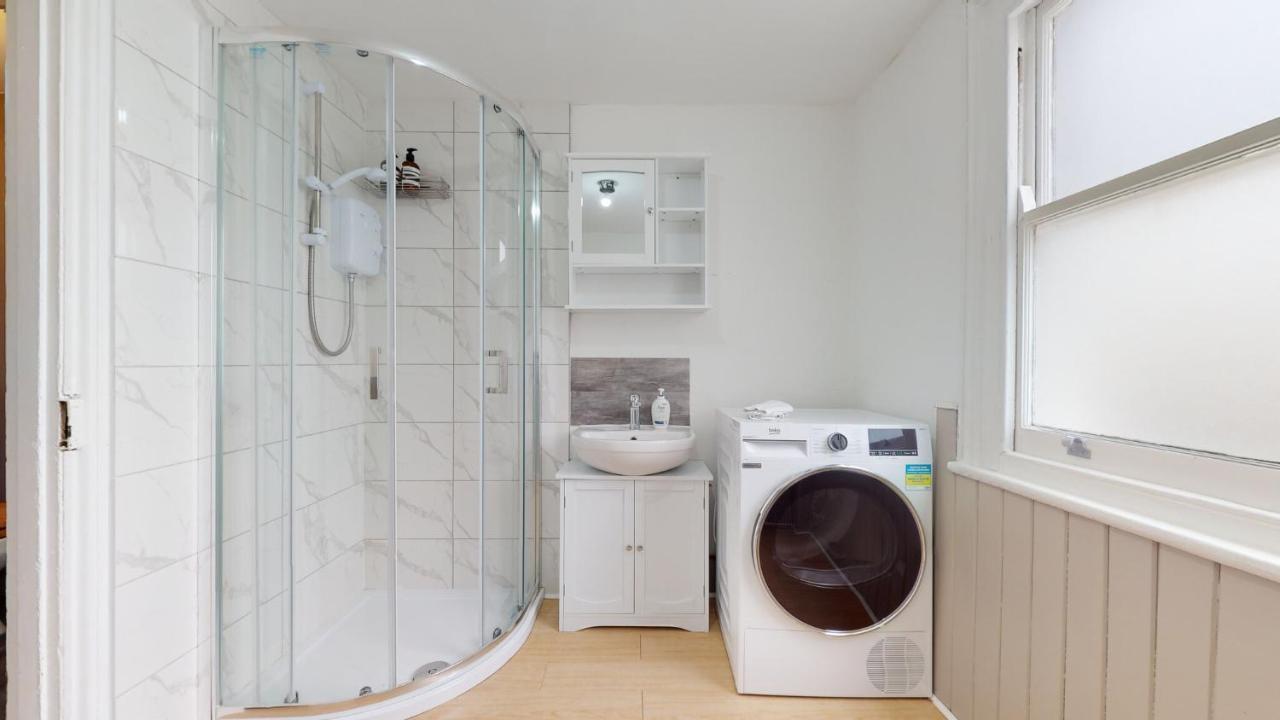 Cheerful 4 Bedroom Victorian House With Back Courtyard Londen Buitenkant foto