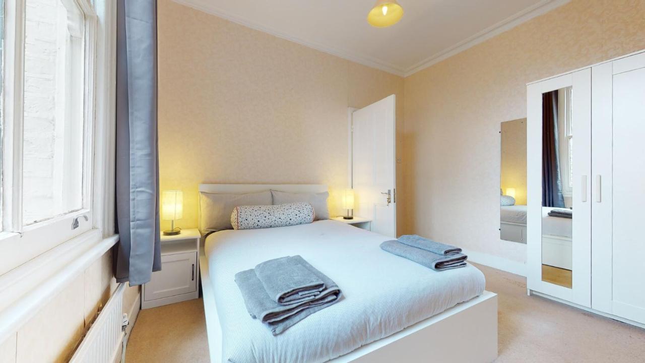 Cheerful 4 Bedroom Victorian House With Back Courtyard Londen Buitenkant foto